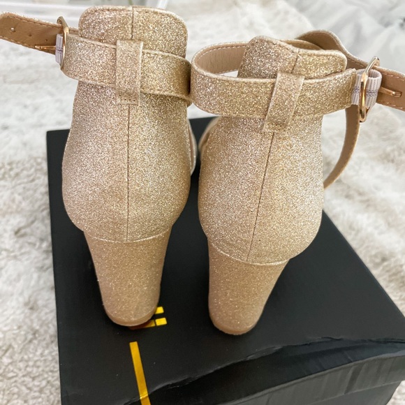 Gold Heels - Picture 3 of 7